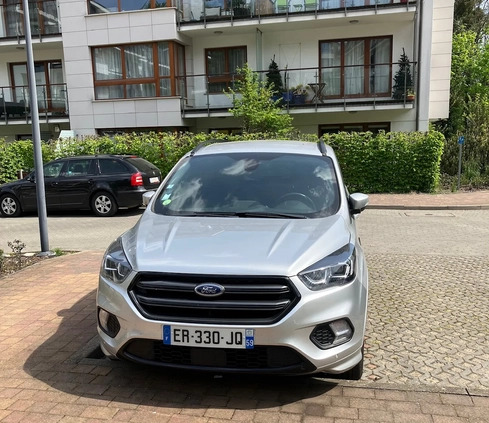 Ford Kuga cena 63000 przebieg: 105000, rok produkcji 2017 z Sopot małe 254